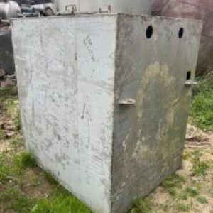 Емкость нержавеющая, объем — 2,1 куб.м., прямоугольная, инв 3188