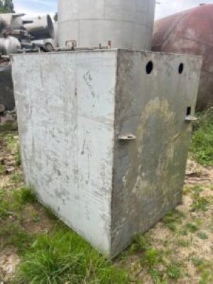 Емкость нержавеющая, объем — 2,1 куб.м., прямоугольная, инв 3188